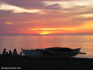 Sonnenuntergang am Agoho Beach auf Camiguin Island